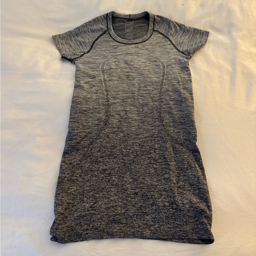 Lululemon Womens Ombre Gray Swiftly Tech Short Sleeve Top Size 4
